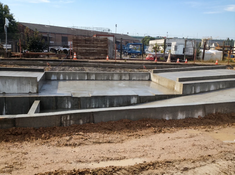 Chantier extérieur de génie civil, vue de jour